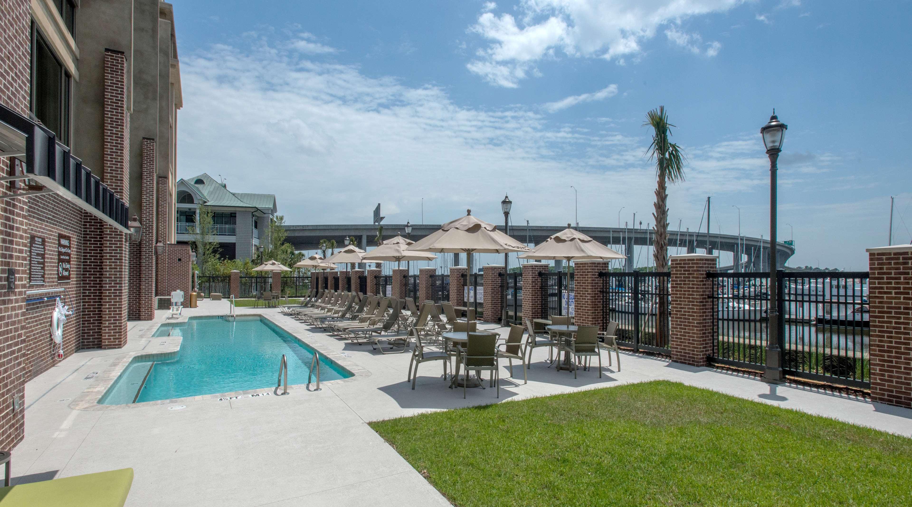 Hilton Garden Inn Charleston Waterfront/Downtown Exterior foto